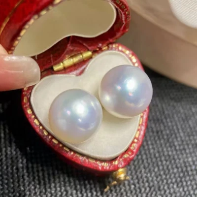 classic pair of 10-11mm south sea round white pearl stud earring 18k - Image 1 of 3