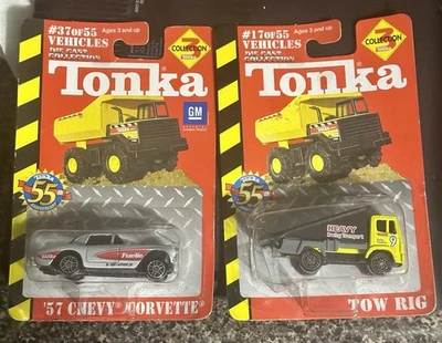 Lote de 2 artículos Tonka 2002 1/64 - 57 Chevy Corvette y plataforma de remolque Foto 1 de 3