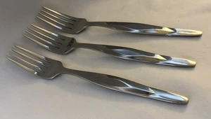 * CUTCO - CUE2 - 3 DINNER FORKS - STAINLESS - FLATWARE - MEXICO * - Picture 1 of 5