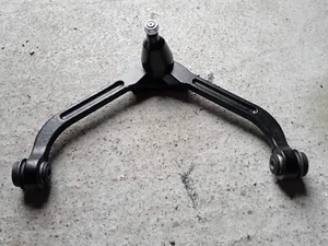 JEEP CHEROKEE KJ 2004 NEARSIDE PASSENGER SIDE FRONT TOP SUSPENSION ARM WISHBONE - Picture 1 of 2