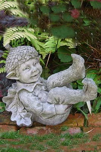 Acorn Gartendeko Steinfigur Skulptur Baumelf Pheeberts Fiona Scott Steinguss Vid - Bild 1 von 2