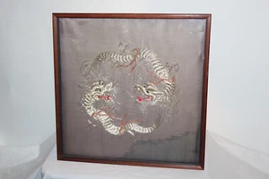 Figura antigua china asiática hilo de plata de colección enmarcada 2 tela de dragón - Imagen 1 de 12