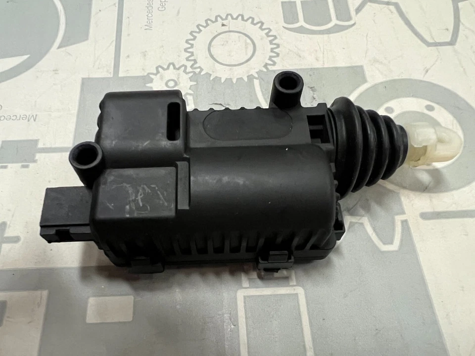 ACTUATOR BOOT LID LOCK LATCH TAIL GATE OPEL ASTRA ZAFIRA 13118786 - Image 1 of 1