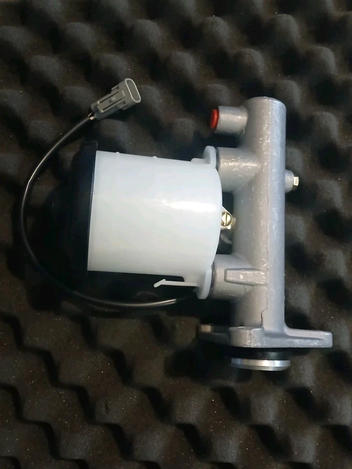 Cilindro maestro de freno NOS - 1987-1991 Toyota Camry - MC114655 Foto 1 de 2