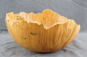 Cuenco de madera de arce burl torneado borde vivo natural de 10,5", firmado por artista J Bloom 2002 - Imagen 1 de 7