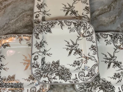 Adelaide Gold Square Dinner Plates 222 Fifth. Set Of 4 Porcelain. 11 Inch. New. - Image 1 of 4