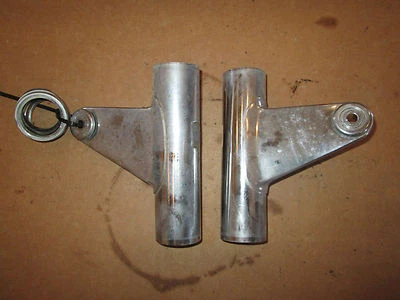 1977 年雅马哈三 XS750 XS 750 车头灯前灯叉耳支架 — 第 1/2 张图片