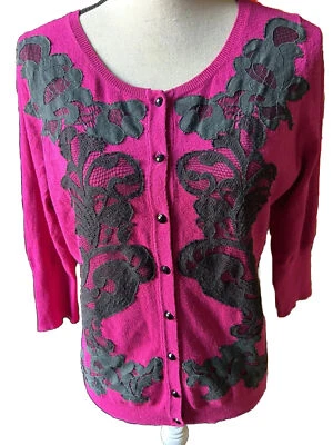 🧣💗Suéter Boston Propio Rosa Negro Med Usado en Excelente Condición Súper Suave Barbiecore Foto 1 de 4