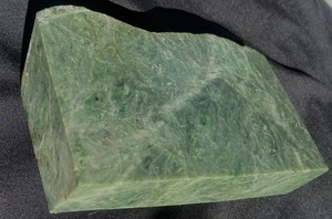 LOSA GRUESA LIMPIA DE JADE NEFRITA VERDE DE ROUGE RIVER 1 KILO o 2,25 libras oregon - Imagen 1 de 7