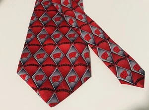 Wisconsin Badgers Eagle Silk Tie Red Geometric logo RARE 4” - Picture 1 of 9