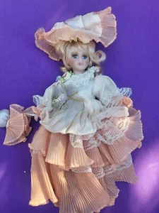 BAMBOLA DI PORCELLANA VINTAGE ALTEZZA 20 CM. CIRCA IN OTTIME CONDIZIONI - Picture 1 of 3