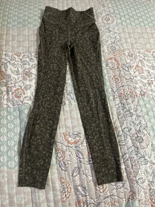 Lululemon Base Pace High Rise Running Tight Green Camo Women's Size 2 Leggings - Picture 1 of 11