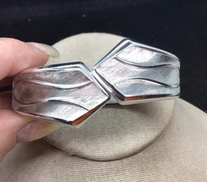 Vintage Sarah Coventry Silver Tone Costume Hinged Bangle Bracelet 7" F065 - Picture 1 of 3