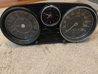 ✅ MERCEDES BENZ OEM W114 W115 300D 240D CUADRO DE INSTRUMENTOS VELOCÍMETRO MEDIDOR Foto 1 de 4