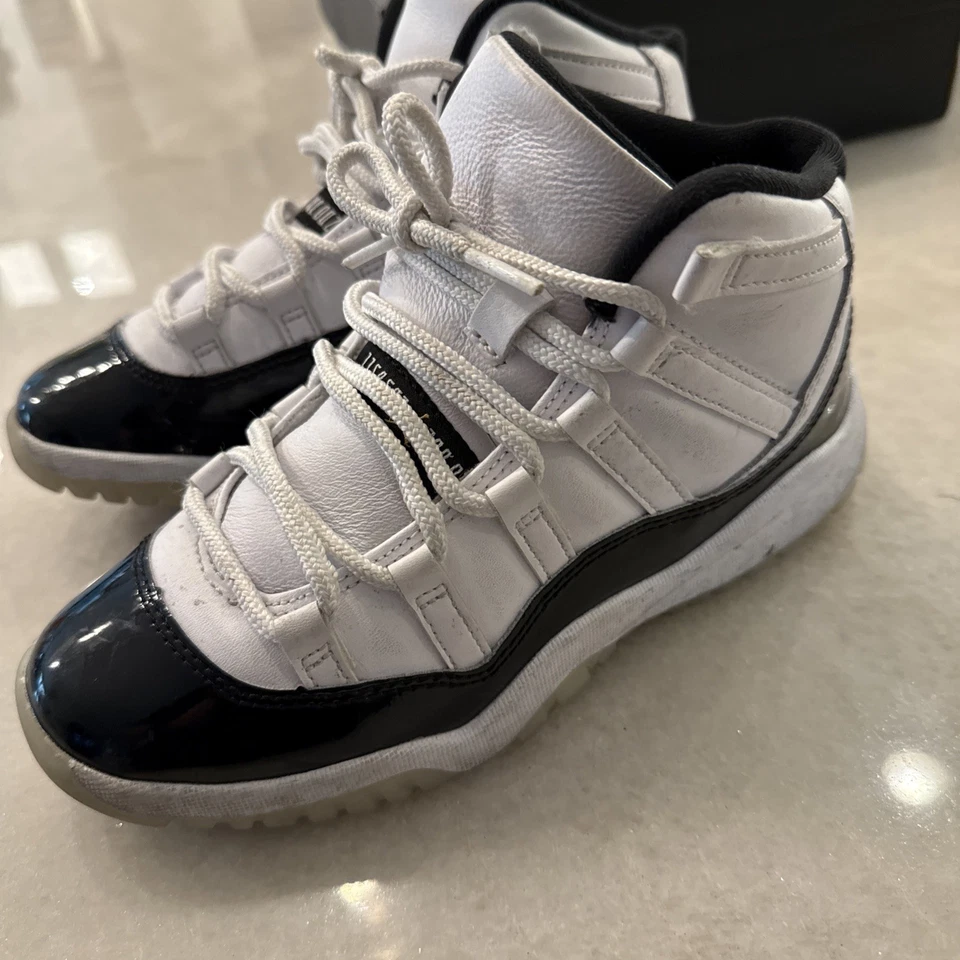 Air Jordan 11 Retro PS Gratitude Defining Moments 2Y Mo caja de repetición Foto 1 de 4