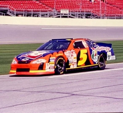 NASCAR 2001 coche #5 Terry Labonte pre-carrera en coche foto 35 mm extensión  Foto 1 de 4