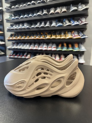 Taglia 11k Adidas Yeezy Foam Rnnr stile bambini: GW1970 nebbia