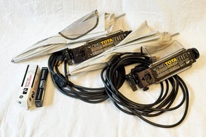Two Lowel Tota Lights - tested, working, with umbrellas, extra bulbs - Picture 1 of 7
