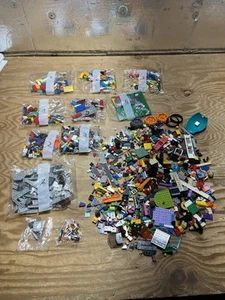 Lotto Lego vari sfusi classici assortiti misti 3 libbre 11 oz VENDUTI COSÌ COME SONO PER PARTI - Foto 1 di 14