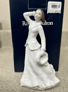 Royal Doulton Sentiments Figurine "Christmas Garland" - 6" H HN4067 - Picture 1 of 6