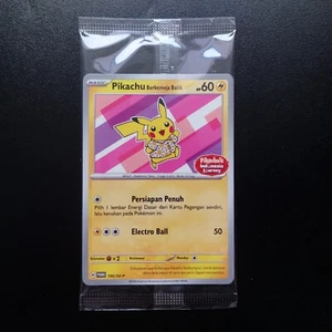 Pikachu Berkemeja Fiore Batik 4° Ver Viaggio Indonesia 190/SV-P Pokemon 2024 - Foto 1 di 2