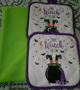 3-piece SET HALLOWEEN or TREAT Print 8" X 8" Potholders Green Towel - Picture 1 of 3