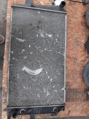 Radiator 01-05 GMC Sierra 2500 89018318 - Изображение 1 из 4