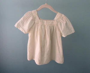 Talla: 4T GAP KIDS Blusa Cuello Cuadrado Rayas Beige + Rayas Doradas Niño Pequeño  - Imagen 1 de 11
