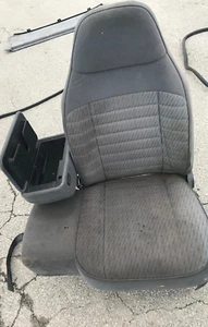 FORD 4X2 RANGER 1994 coperchio console sedile anteriore lato guida rimane aperto - Foto 1 di 22