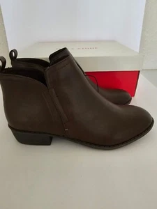 Sun Stone braune Damen-Booties mit Absatz und Lasche Cadee mandelförmiger Zehenpartie Blockabsatz 7M neu - Bild 1 von 3