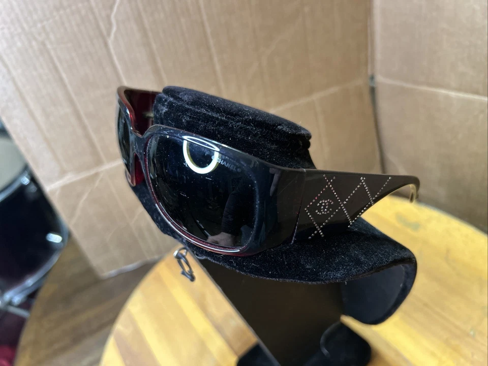 RARO Y NUEVO!!! Gafas de sol Chanel 5080 B negras acolchadas cristal de Swarovski Y2K Foto 1 de 4