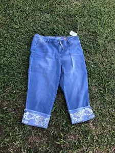 Avenue Denim Women SZ 16 Cuffed Embroidered Capri RETAILS $60 NWT - Picture 1 of 18