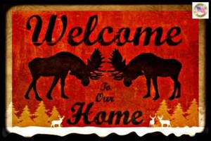BIENVENIDO A NUESTRO HOGAR LETRERO DE METAL 8X12 DECORACIÓN DE CABINA RÚSTICA ALCE PINO CONO OSO DE TRONCO - Imagen 1 de 1