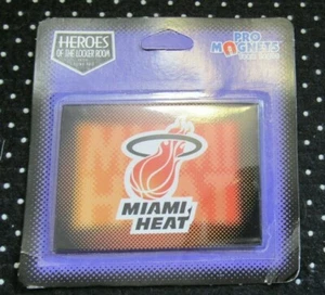 VINTAGE MIAMI HEAT NBA magnete armadietto frigorifero basket licenza 3,5 x 2,5 NUOVO - Foto 1 di 4