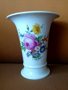 große Meissen Vase reichhaltiges Blumen Bukett mit Rose- klassische Trichtervase - Bild 1 von 9