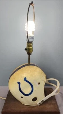 Редкий винтажный 1960 эпохи Baltimore colts футбольный шлем лампа деревянное основание - Изображение 1 из 4