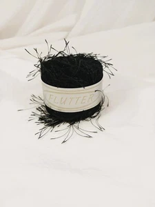 KFI Dazzle Flutter Wimperngarn #12 schwarz 1 Knäuel 20g Polyester NEU - Bild 1 von 8