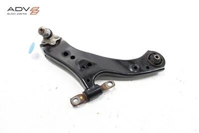 2023-2025 TOYOTA CROWN BRAZO DE CONTROL INFERIOR LADO DEL PASAJERO DELANTERO DERECHO OEM Foto 1 de 4
