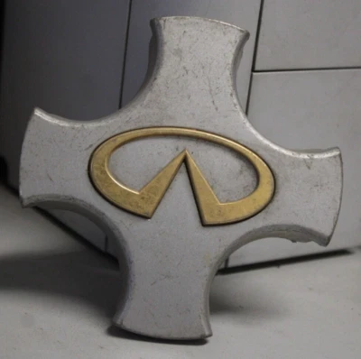 91 92 93 94 95 96 INFINITI G20 OEM CENTER HUB CAP  73630 4034263J00 Silver/Gold Foto 1 de 4