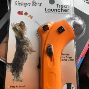 Unique Petz Pet Treat Launcher in Orange - Picture 1 of 1