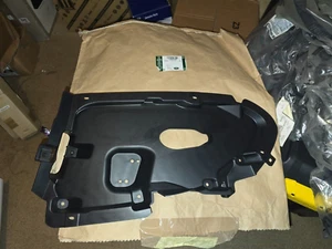 Jaguar X-Type X152 2014 - Piastra di chiusura griglia anteriore LH. T2R53726 originale - Foto 1 di 2