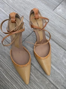BCBG Maxazria Pointed Leather Lace Up Heels In Size 6.5. Made In Italy - Picture 1 of 8