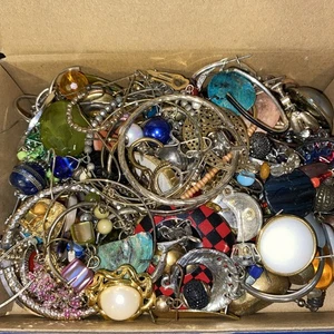 Junk Jewelry Lot - Vintage- Mod Wear, Parts, Repair 1 Lb + - Picture 1 of 6