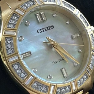 Orologio Citizen Eco-Drive Donna Collezione Cristallo Oro 34MM EM1022-51D - Foto 1 di 24