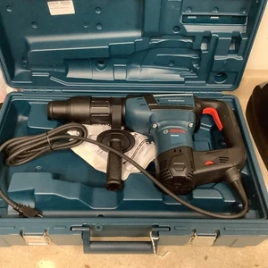 Bosch RH540M 1-9/16 Zoll SDS-Max Kombi-Bohrhammer - blau - Bild 1 von 5