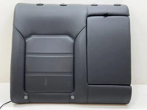 Funda de cojín superior asiento trasero derecho negro_tb Volkswagen Passat 2016-2019 - Imagen 1 de 10