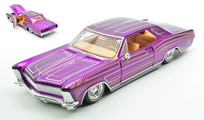 MODELLINO AUTO STATICO MAISTO BUICK RIVIERA 1965 VIOLA MODELLISMO SCALA 1:24 - Immagine 1 di 4