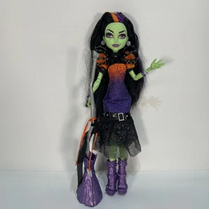 Monster High One Night Only Casta bambola strega feroce con accessori - Foto 1 di 10