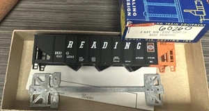 Roundhouse HO Kit #3239 3-Bay Rib Side Hopper Reading #60260 NOS - Picture 1 of 4