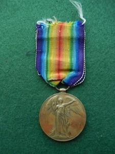WW1 VICTORY MEDAL TO LT. H.E. BETTS NORTHERN CYCLIST BATTALION - Picture 1 of 3